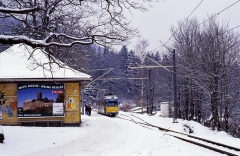 DÜWAG an der Wartburg. Durch die Stilllegung lange vor der Wende, blieb dem Düsseldorfer Qualitätsprodukt ein Einsatz auf der Eisenacher Straßenbahn leider verwehrt.