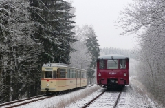 Tw 215 und EBS 772 345 zwischen Reinhardsbrunn und Schnepfenthal, 25.01.2014 (3), (C) Quaß