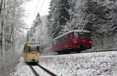 Tw 215 und EBS 772 345 zwischen Reinhardsbrunn und Schnepfenthal, 25.01.2014 (4), (C) Quaß