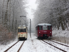 Tw 47 und EBS 772 345, zwischen Reinhardsbrunn und Schnepfenthal, 25.01.2014 (1), (C) Quaß