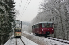 Tw 47 und EBS 772 345, zwischen Reinhardsbrunn und Schnepfenthal, 25.01.2014 (2), (C) Quaß
